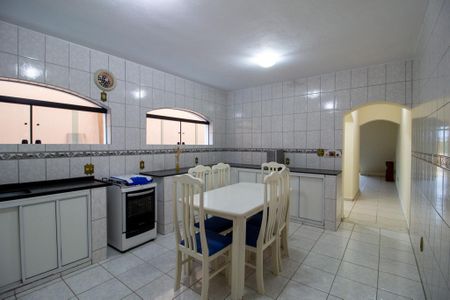 Casa para alugar com 240m², 2 quartos e 2 vagas Casa para alugar com 240m², 2 quartos e 2 vagasCozinha