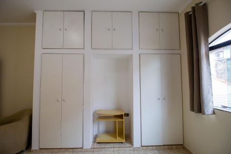 Casa para alugar com 240m², 2 quartos e 2 vagas Casa para alugar com 240m², 2 quartos e 2 vagasQuarto