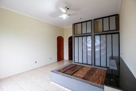 Casa para alugar com 240m², 2 quartos e 2 vagas Casa para alugar com 240m², 2 quartos e 2 vagasSuíte
