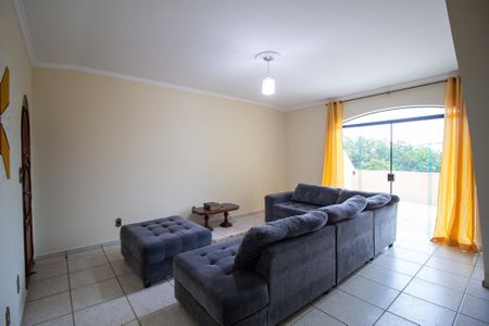 Casa para alugar com 240m², 2 quartos e 2 vagas Casa para alugar com 240m², 2 quartos e 2 vagasSala