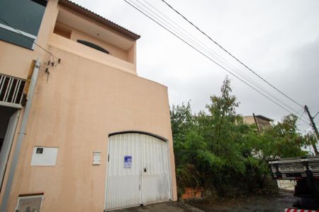 Casa para alugar com 240m², 2 quartos e 2 vagas Casa para alugar com 240m², 2 quartos e 2 vagasFachada