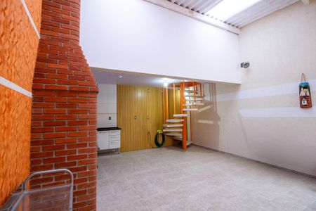 Casa para alugar com 240m², 2 quartos e 2 vagas Casa para alugar com 240m², 2 quartos e 2 vagasÁrea comum - Churrasqueira