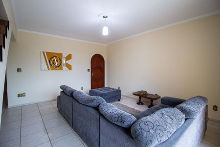 Casa para alugar com 240m², 2 quartos e 2 vagas Casa para alugar com 240m², 2 quartos e 2 vagasSala