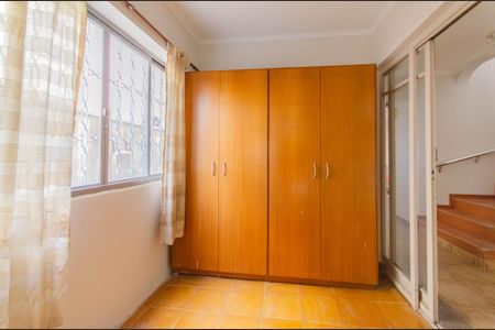 Casa à venda com 200m², 4 quartos e 2 vagas Casa à venda com 200m², 4 quartos e 2 vagasQuarto