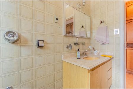 Casa à venda com 200m², 4 quartos e 2 vagas Casa à venda com 200m², 4 quartos e 2 vagasBanheiro da Suíte 1