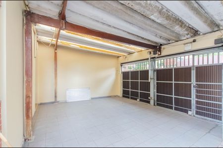 Casa à venda com 200m², 4 quartos e 2 vagas Casa à venda com 200m², 4 quartos e 2 vagasGaragem