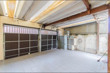 Casa à venda com 200m², 4 quartos e 2 vagas Casa à venda com 200m², 4 quartos e 2 vagasGaragem