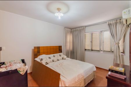 Casa à venda com 200m², 4 quartos e 2 vagas Casa à venda com 200m², 4 quartos e 2 vagasSuíte 1