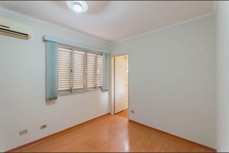 Casa à venda com 200m², 4 quartos e 2 vagas Casa à venda com 200m², 4 quartos e 2 vagasSuíte 2