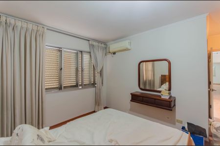 Casa à venda com 200m², 4 quartos e 2 vagas Casa à venda com 200m², 4 quartos e 2 vagasSuíte 1