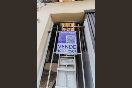 Casa à venda com 200m², 4 quartos e 2 vagas Casa à venda com 200m², 4 quartos e 2 vagasPlaquinha