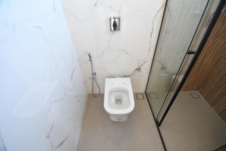 Casa de condomínio à venda com 420m², 5 quartos e 4 vagasBanheiro 2