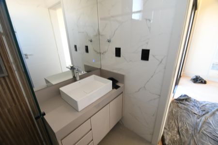 Casa de condomínio à venda com 420m², 5 quartos e 4 vagasBanheiro 2