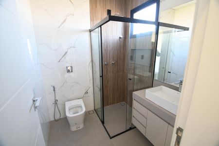 Casa de condomínio à venda com 420m², 5 quartos e 4 vagasBanheiro 2