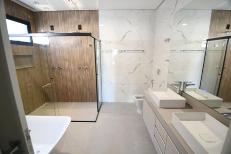 Casa de condomínio à venda com 420m², 5 quartos e 4 vagasBanheiro 1