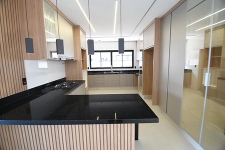 Casa de condomínio à venda com 420m², 5 quartos e 4 vagasCozinha