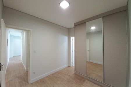 Casa de condomínio à venda com 300m², 4 quartos e 4 vagasQuarto 3 - Suíte