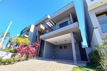 Casa de condomínio à venda com 300m², 4 quartos e 4 vagasFachada do Prédio