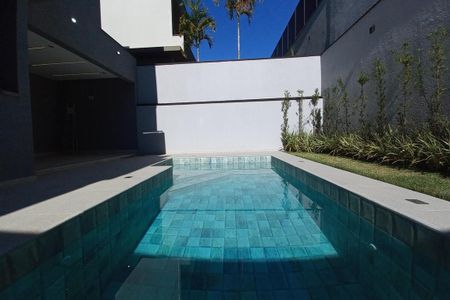 Casa de condomínio à venda com 300m², 4 quartos e 4 vagasÁrea comum - Piscina