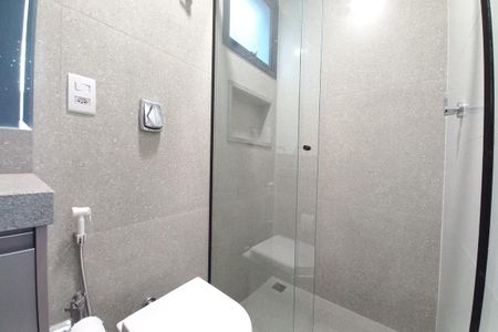 Casa de condomínio à venda com 300m², 4 quartos e 4 vagasBanheiro de Serviço