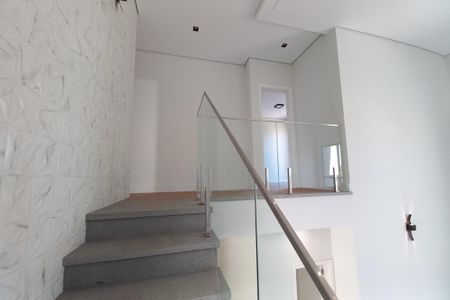 Casa de condomínio à venda com 300m², 4 quartos e 4 vagasEscada