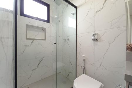 Casa de condomínio à venda com 300m², 4 quartos e 4 vagasBanheiro da Suíte 2