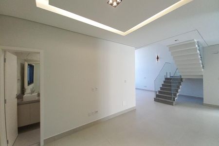 Casa de condomínio à venda com 300m², 4 quartos e 4 vagasSala de TV