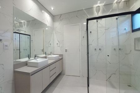 Casa de condomínio à venda com 300m², 4 quartos e 4 vagasBanheiro da Suíte 4