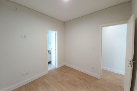 Casa de condomínio à venda com 300m², 4 quartos e 4 vagasQuarto 2 - Suíte