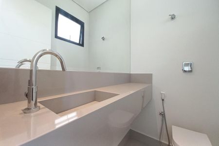 Casa de condomínio à venda com 300m², 4 quartos e 4 vagasLavabo