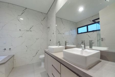 Casa de condomínio à venda com 300m², 4 quartos e 4 vagasBanheiro da Suíte 4
