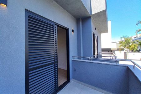 Casa de condomínio à venda com 300m², 4 quartos e 4 vagasVaranda da Suíte 4