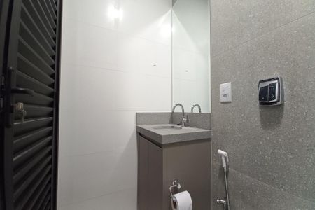 Casa de condomínio à venda com 300m², 4 quartos e 4 vagasBanheiro de serviço