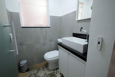 Casa à venda com 231m², 2 quartos e 2 vagasBanheiro de Serviço