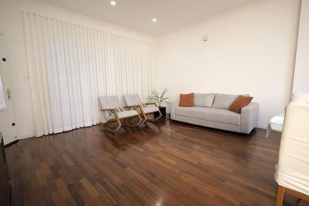 Casa à venda com 231m², 2 quartos e 2 vagasSala