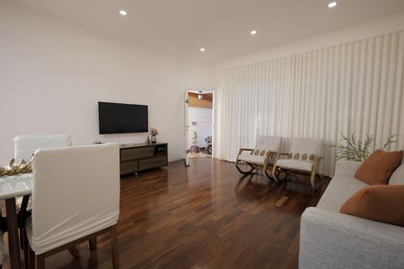 Casa à venda com 231m², 2 quartos e 2 vagasSala