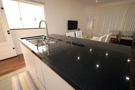 Casa à venda com 231m², 2 quartos e 2 vagasCozinha
