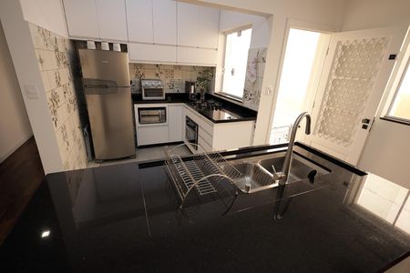 Casa à venda com 231m², 2 quartos e 2 vagasCozinha