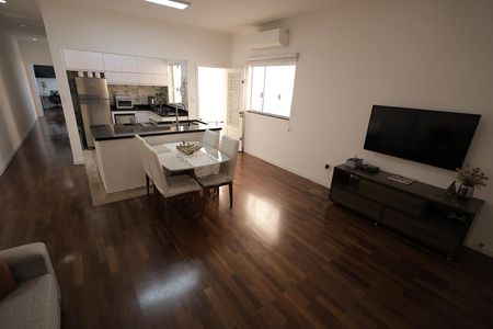 Casa à venda com 231m², 2 quartos e 2 vagasSala