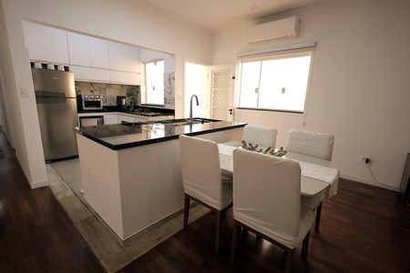 Casa à venda com 231m², 2 quartos e 2 vagasCozinha