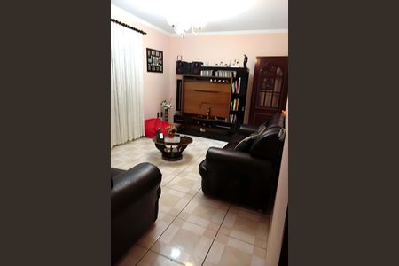 Casa à venda com 209m², 4 quartos e 4 vagas