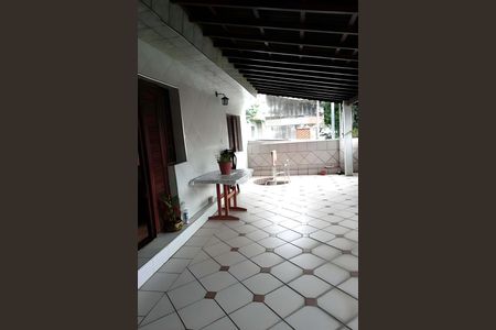 Casa à venda com 209m², 4 quartos e 4 vagas