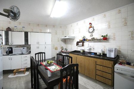 Casa à venda com 129m², 4 quartos e 2 vagas