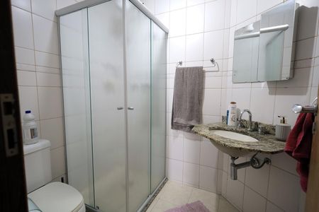 Apartamento à venda com 74m², 2 quartos e 1 vagaBanheiro Social