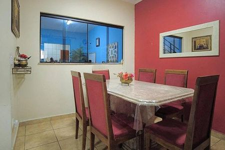 Casa à venda com 100m², 3 quartos e 2 vagas