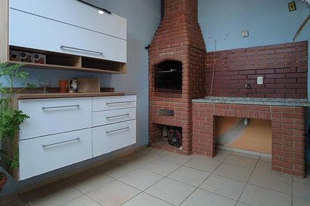 Casa à venda com 100m², 3 quartos e 2 vagas