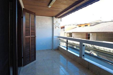Casa à venda com 100m², 3 quartos e 2 vagas