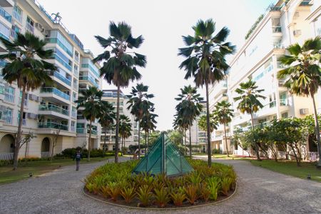 Apartamento para alugar com 208m², 3 quartos e 3 vagas Apartamento para alugar com 208m², 3 quartos e 3 vagasÁrea comum