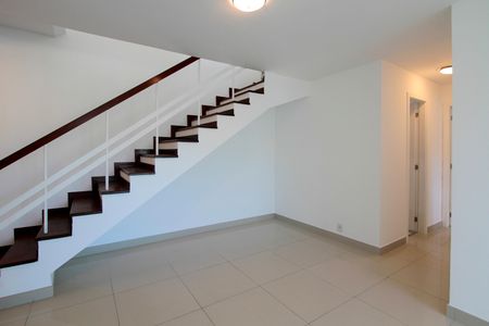 Apartamento para alugar com 208m², 3 quartos e 3 vagas Apartamento para alugar com 208m², 3 quartos e 3 vagasSala