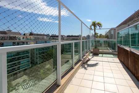 Apartamento para alugar com 208m², 3 quartos e 3 vagas Apartamento para alugar com 208m², 3 quartos e 3 vagasTerraço